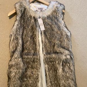 NWT small BB Dakota gray faux fur vest